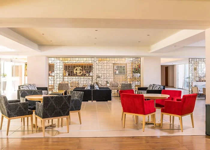 Ariti Grand فندق كانوني