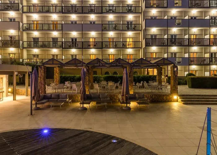 Ariti Grand فندق