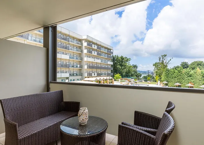 Ariti Grand فندق 4*