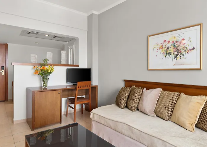 Ariti Grand كانوني