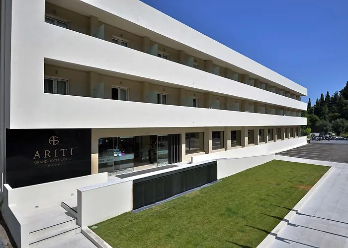 Ariti Grand فندق